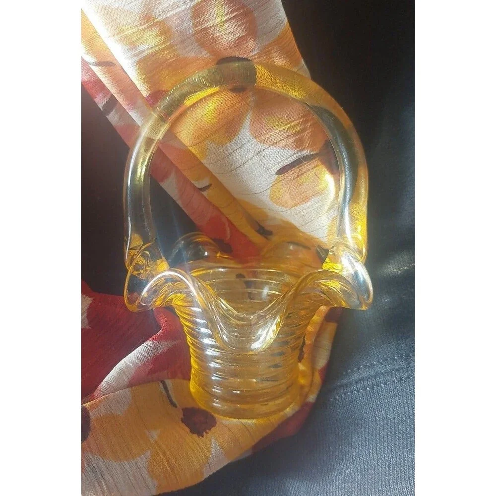 Fenton mini basket buttercup